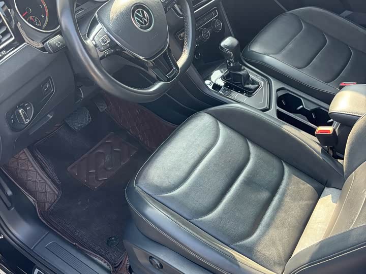 Фото 6 - Volkswagen Tiguan L Pro