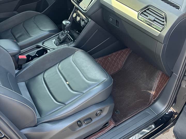 Фото 7 - Volkswagen Tiguan L Pro