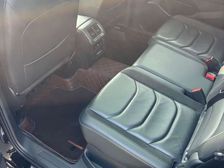 Фото 8 - Volkswagen Tiguan L Pro