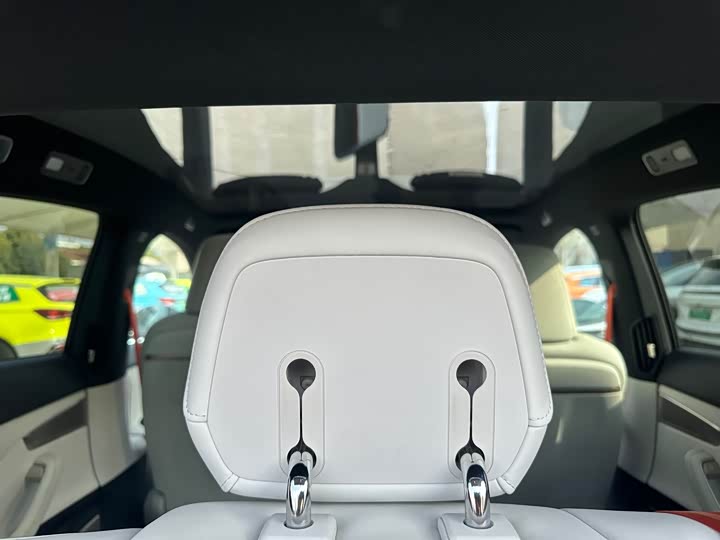 Фото 7 - Nio Onvo L60