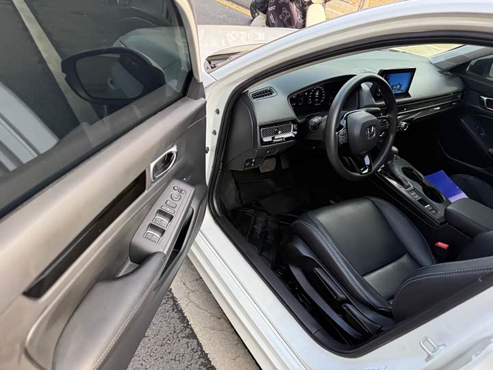 Фото 8 - Honda Civic