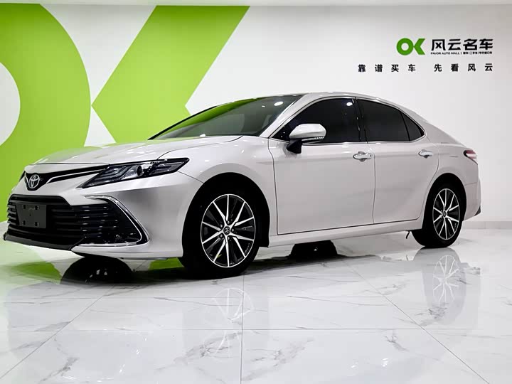 Фото 1 - Toyota Camry