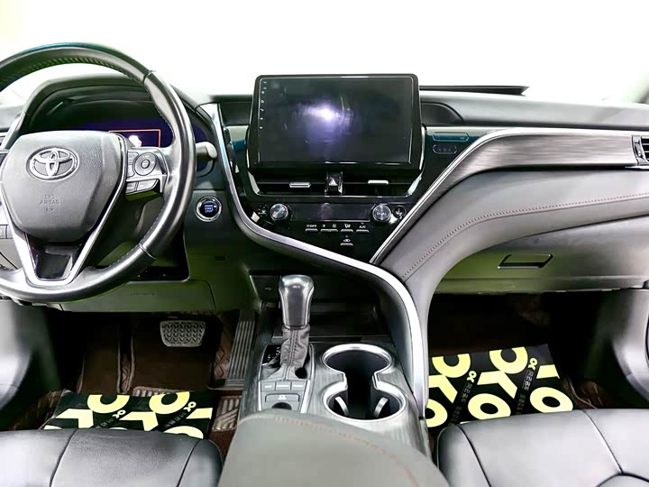 Фото 5 - Toyota Camry