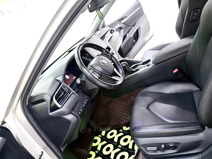 Фото 6 - Toyota Camry