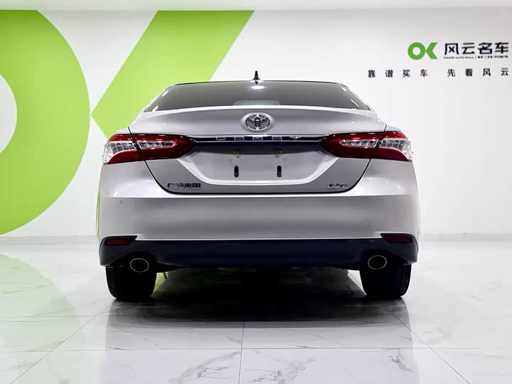 Фото 7 - Toyota Camry