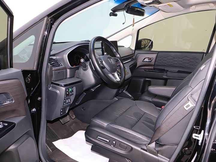 Фото 8 - Honda Elysion