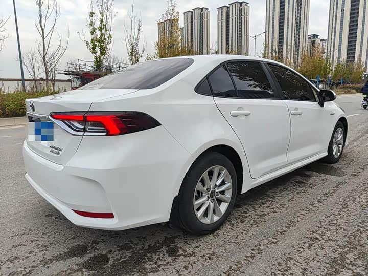 Фото 7 - Toyota Corolla