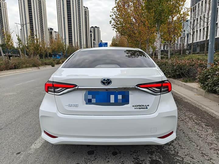 Фото 8 - Toyota Corolla