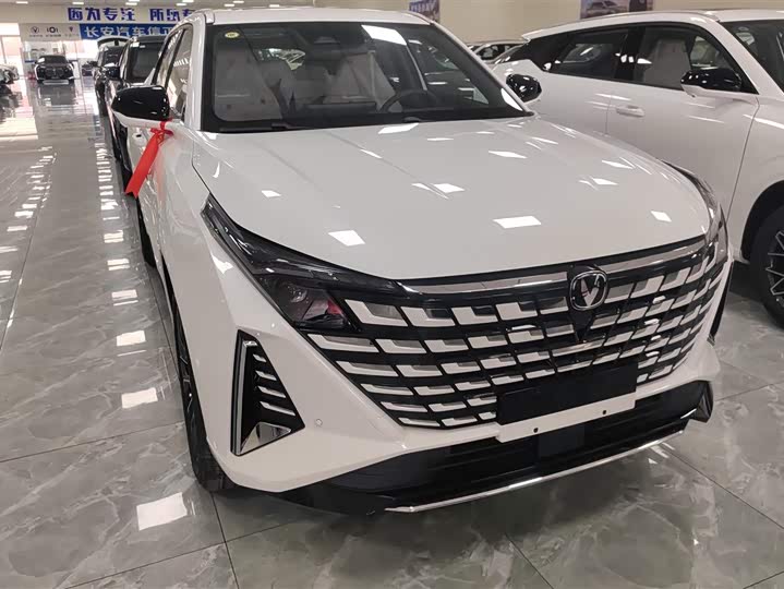 Фото 2 - Changan UNI-Z Hybrid