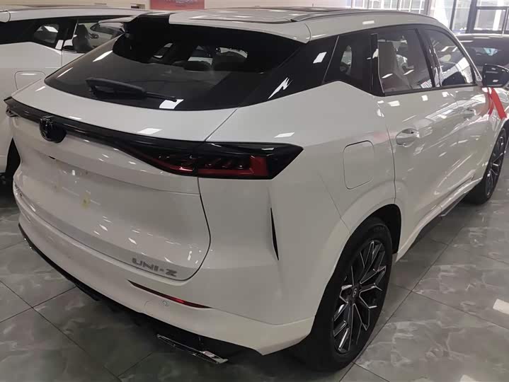 Фото 3 - Changan UNI-Z Hybrid