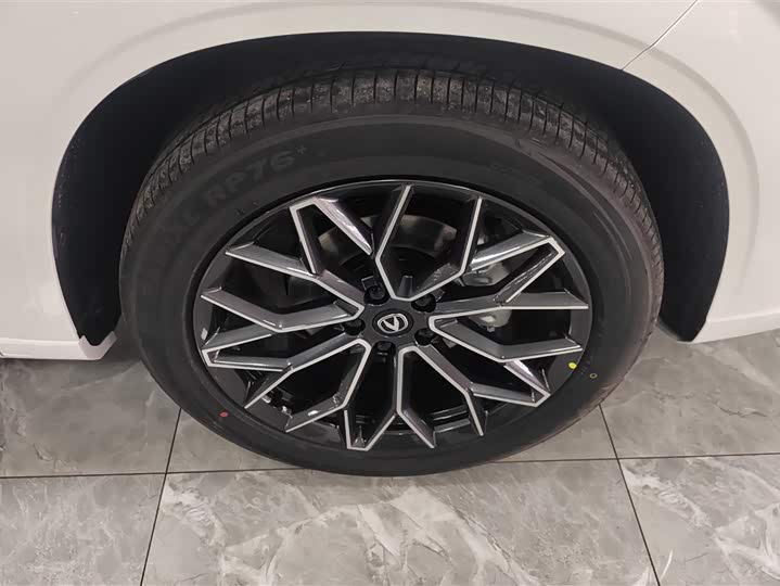 Фото 6 - Changan UNI-Z Hybrid