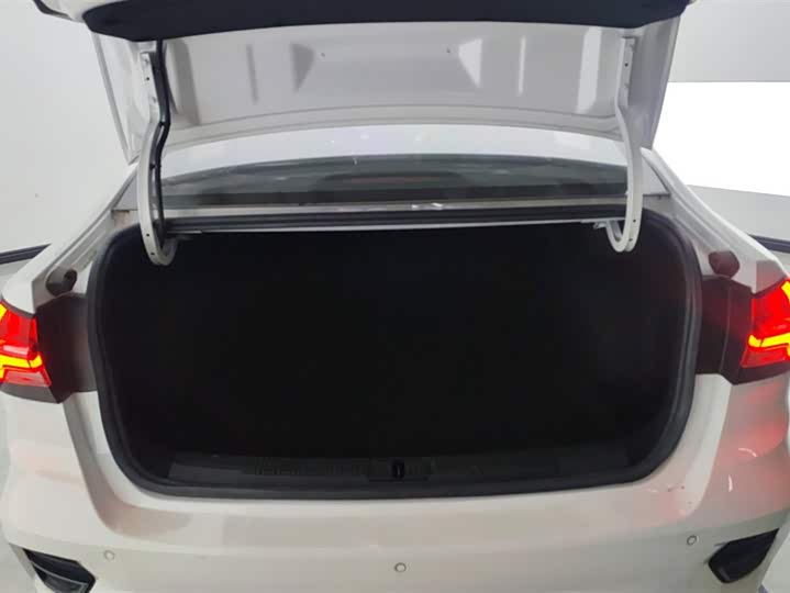 Фото 4 - Roewe i5