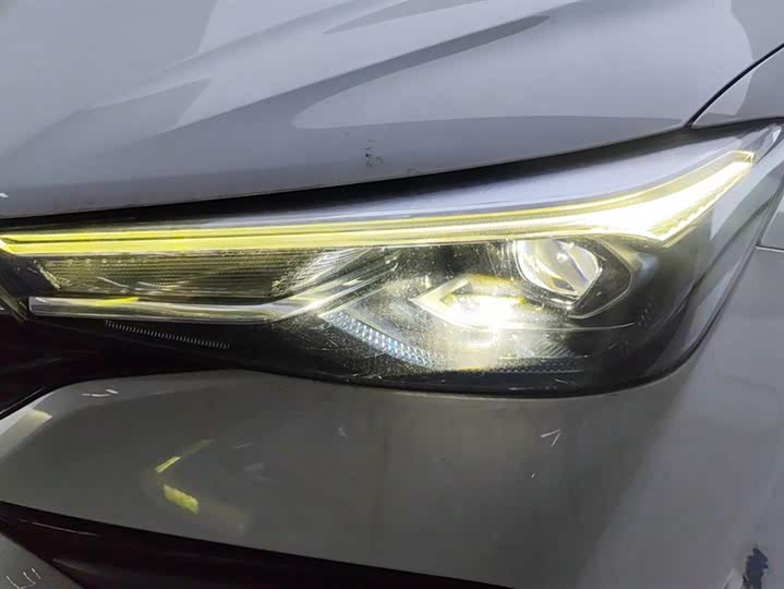 Фото 5 - Roewe i5