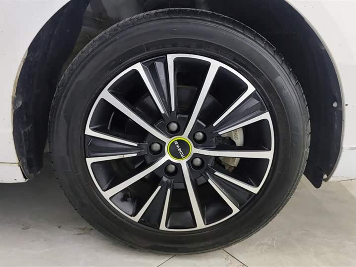 Фото 6 - Roewe i5