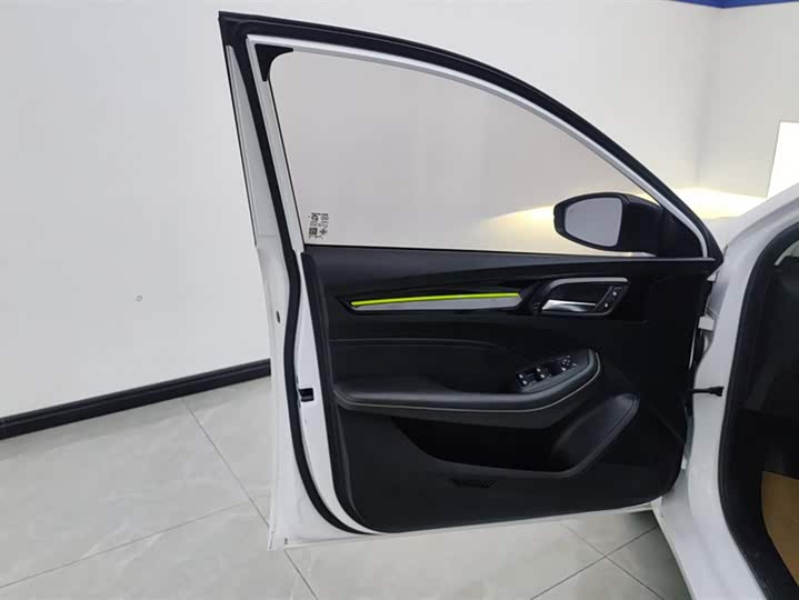 Фото 7 - Roewe i5