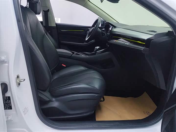 Фото 8 - Roewe i5