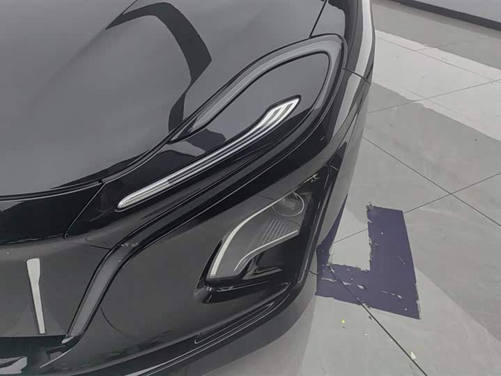 Фото 5 - Hongqi E-QM5