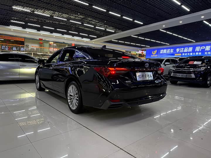 Фото 5 - Toyota Avalon