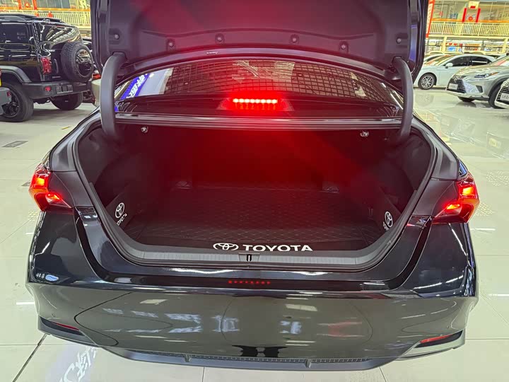 Фото 6 - Toyota Avalon