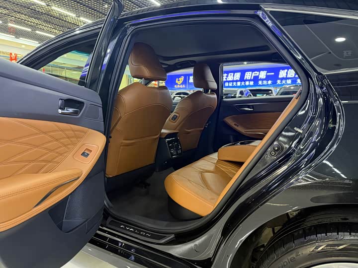 Фото 7 - Toyota Avalon