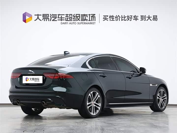 Фото 3 - Jaguar XE L
