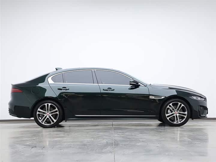 Фото 6 - Jaguar XE L