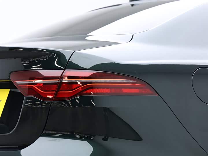 Фото 7 - Jaguar XE L