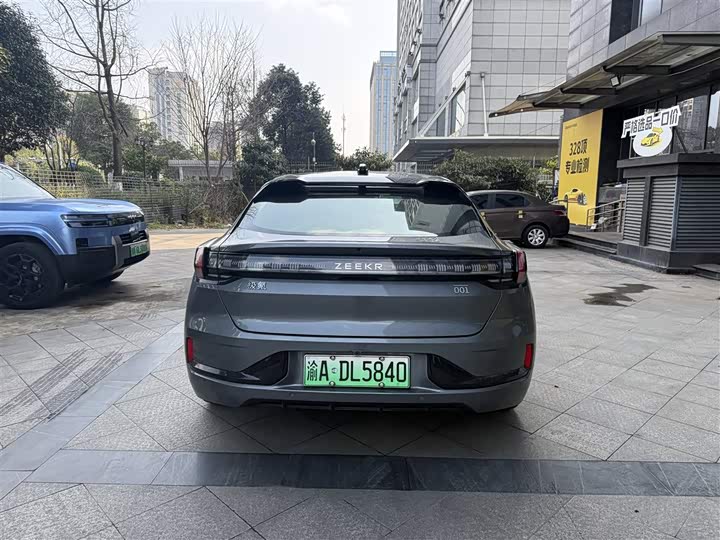 Фото 6 - Zeekr 001