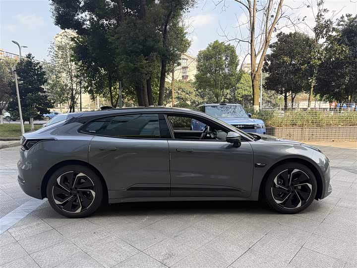 Фото 7 - Zeekr 001