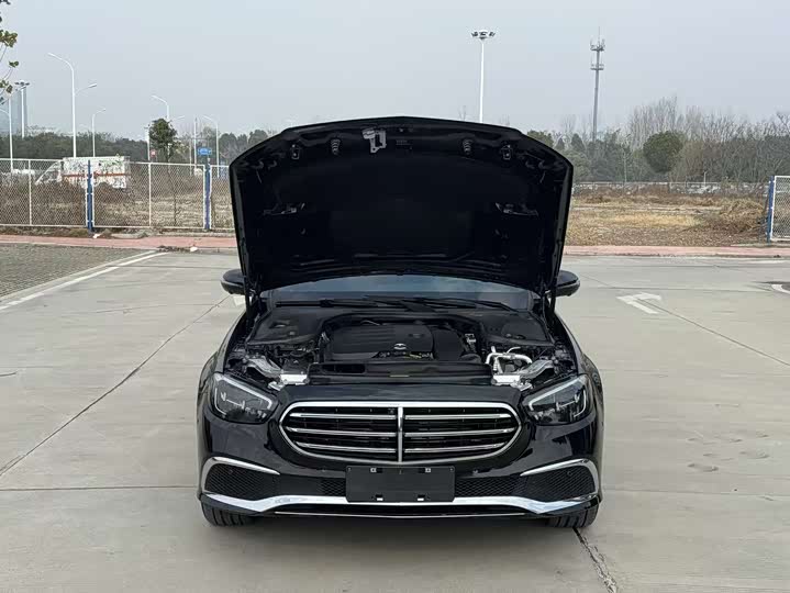 Фото 2 - Mercedes-Benz E-Class