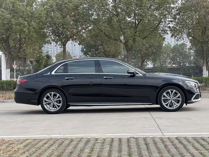 Фото 3 - Mercedes-Benz E-Class