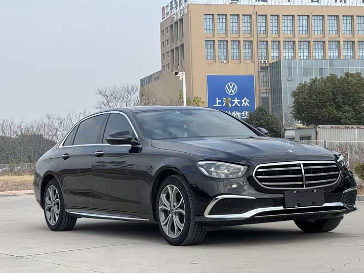 Фото 4 - Mercedes-Benz E-Class