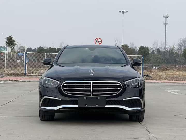 Фото 5 - Mercedes-Benz E-Class