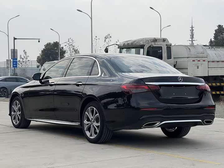 Фото 6 - Mercedes-Benz E-Class