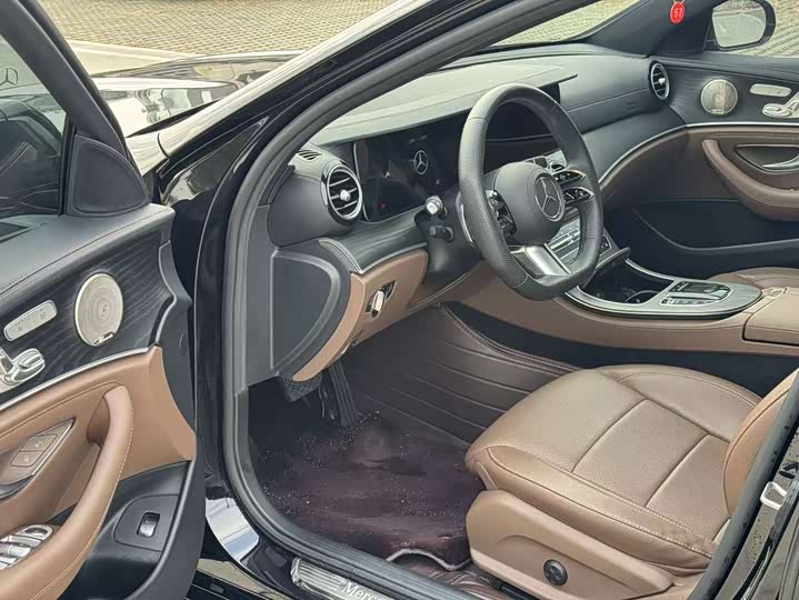 Фото 7 - Mercedes-Benz E-Class