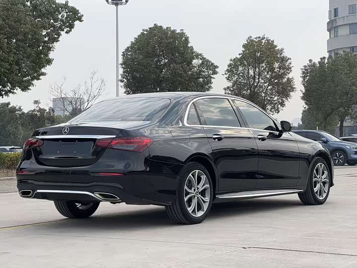 Фото 8 - Mercedes-Benz E-Class