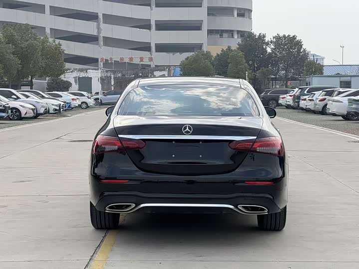 Фото 9 - Mercedes-Benz E-Class