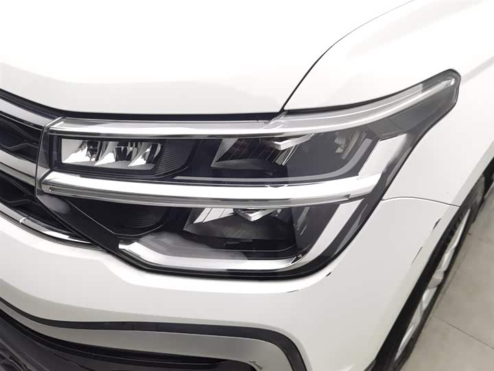 Фото 7 - Volkswagen Tharu