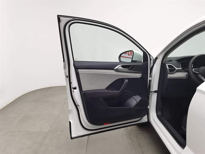 Фото 8 - Volkswagen Tharu