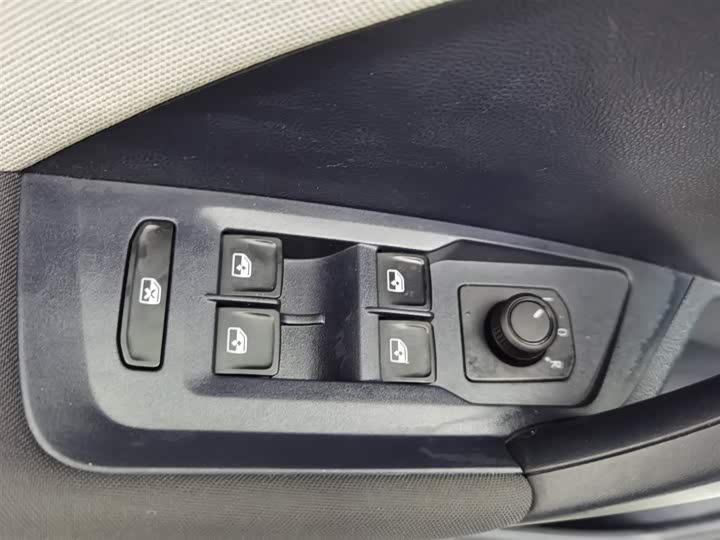 Фото 9 - Volkswagen Tharu