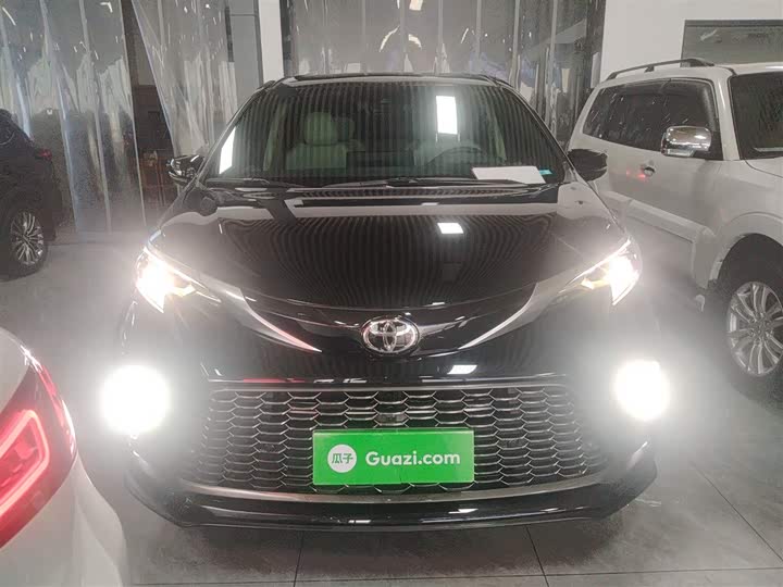 Фото 3 - Toyota Granvia