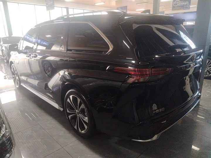 Фото 5 - Toyota Granvia