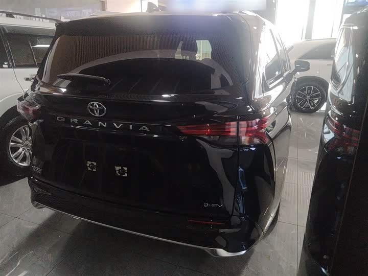 Фото 7 - Toyota Granvia