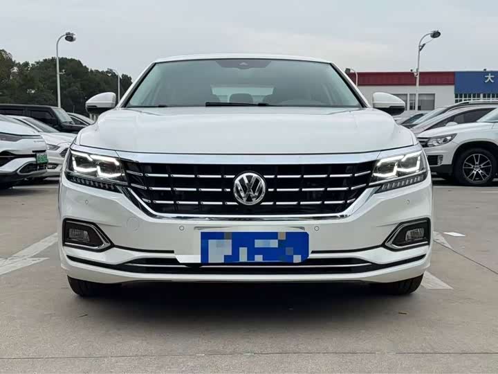 Фото 2 - Volkswagen Passat