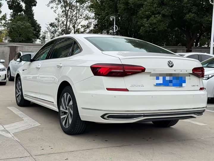 Фото 8 - Volkswagen Passat