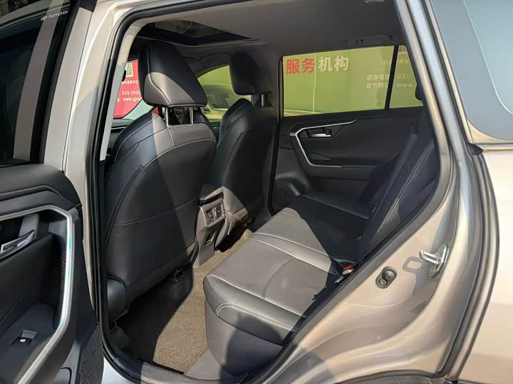 Фото 6 - Toyota Wildlander