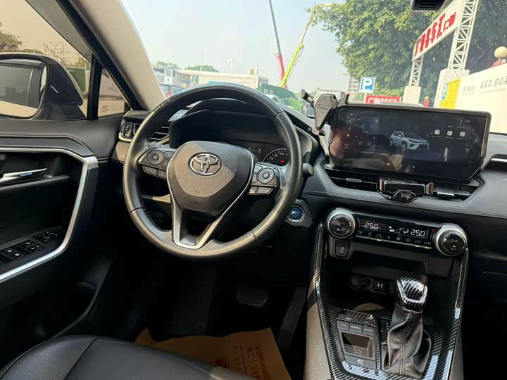 Фото 7 - Toyota Wildlander