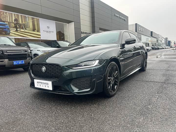 Фото 2 - Jaguar XE L