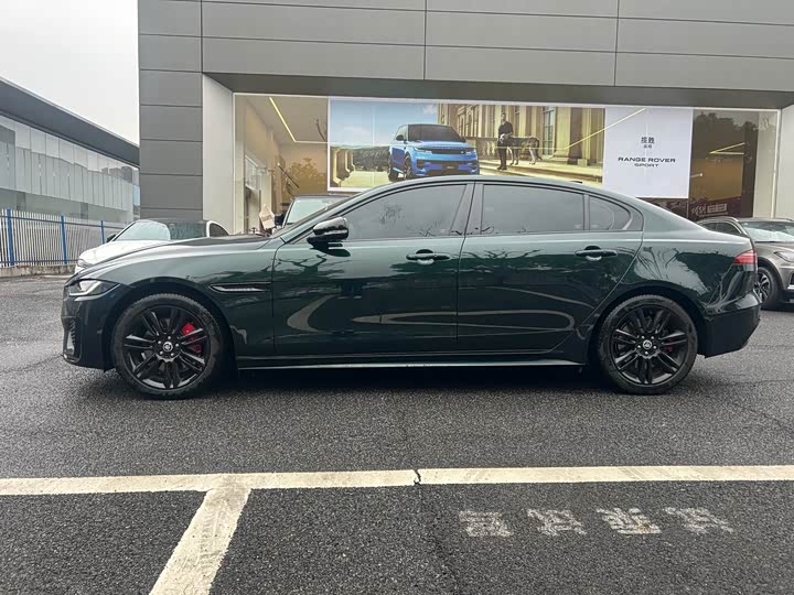 Фото 3 - Jaguar XE L