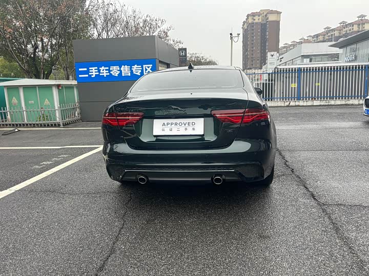 Фото 8 - Jaguar XE L